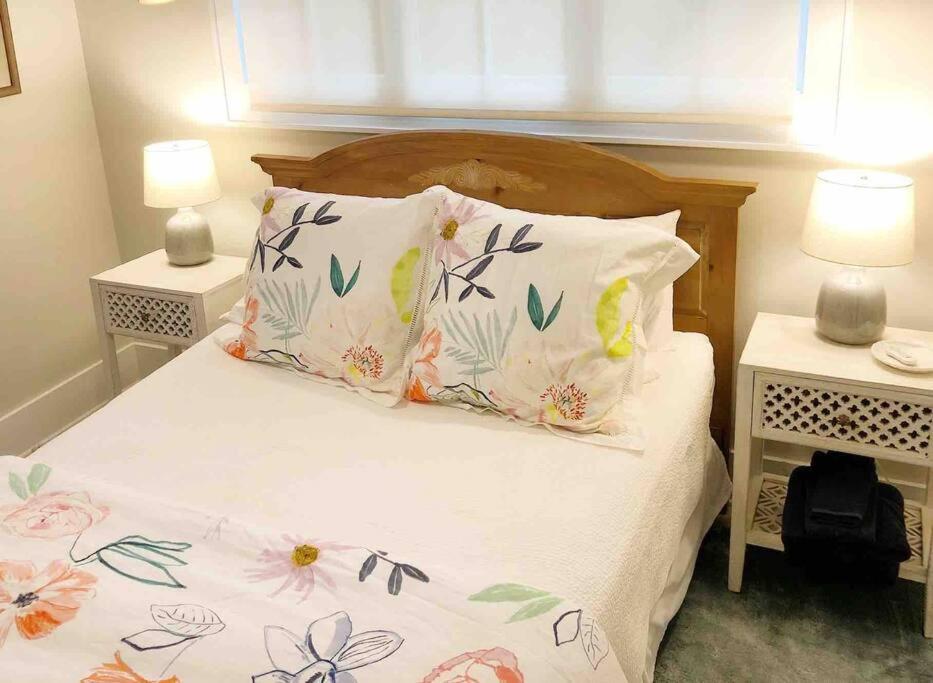 Liz Lane Cottage- Entire Guesthouse 查尔斯顿 外观 照片