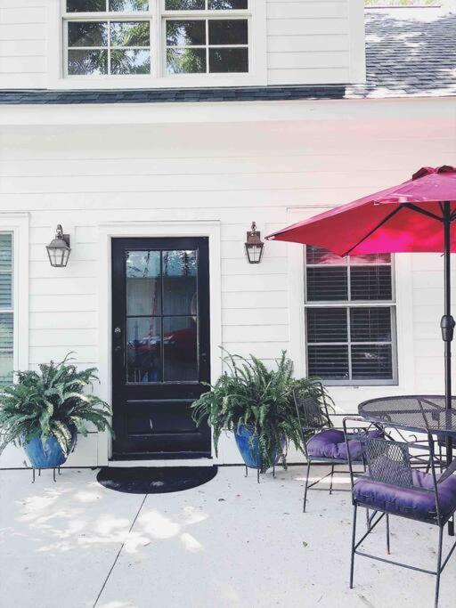 Liz Lane Cottage- Entire Guesthouse 查尔斯顿 外观 照片